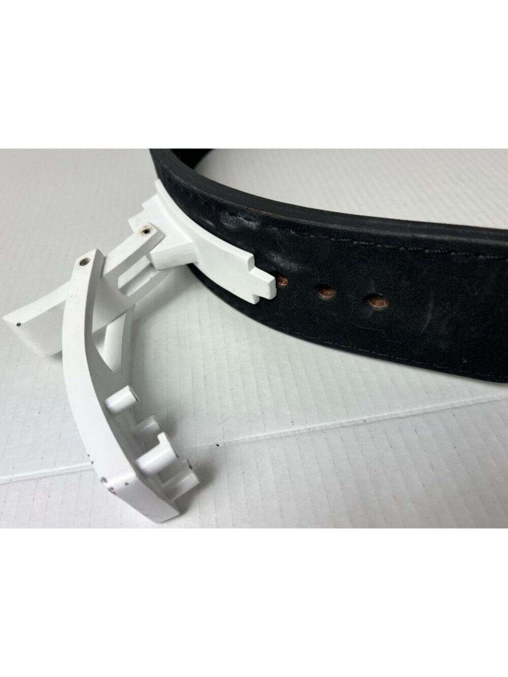 Irontanks Caliber 10mm 3" Powerlifting Belt Black w Matte White Lever Buckle - Picture 7 of 9